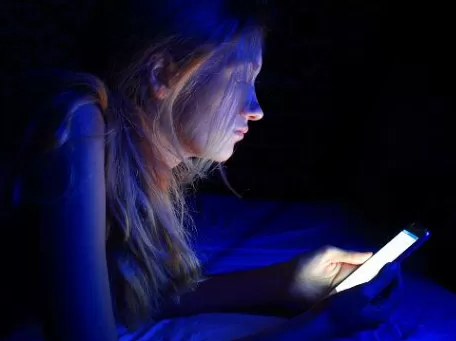 Sola con smartphone Sola con smartphone